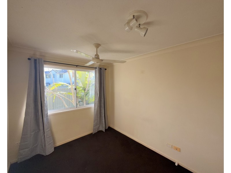 55/2 St Kevins Avenue, Benowa QLD 4217