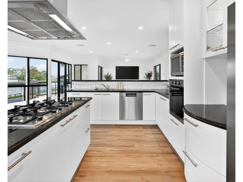 14 Pool Street, Hope Island QLD 4212