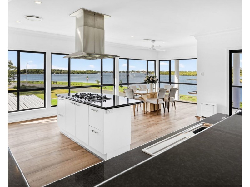 14 Pool Street, Hope Island QLD 4212