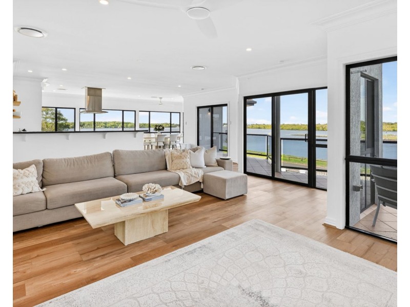 14 Pool Street, Hope Island QLD 4212