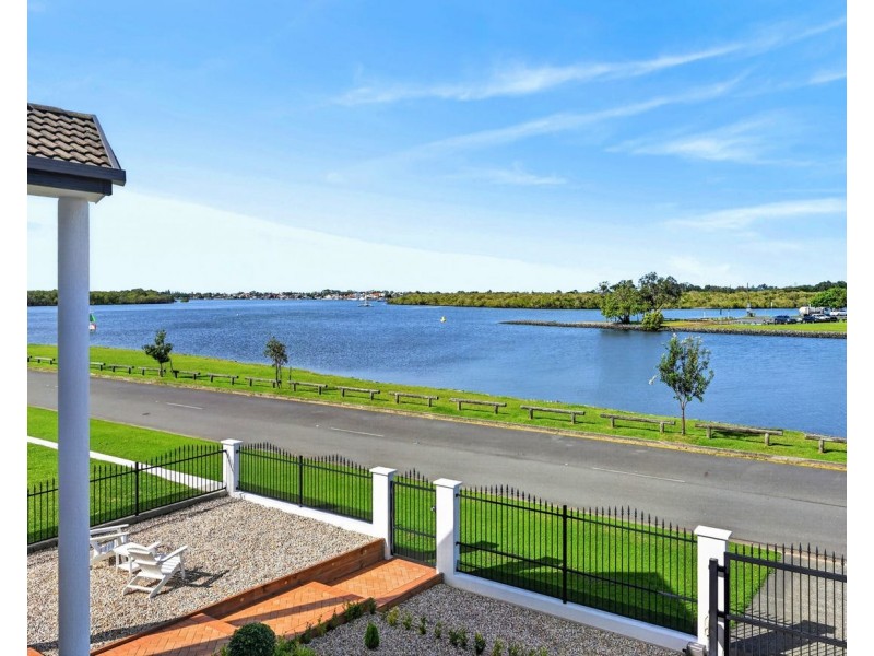 14 Pool Street, Hope Island QLD 4212