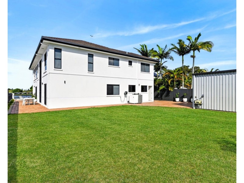 14 Pool Street, Hope Island QLD 4212