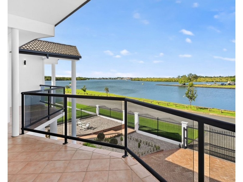 14 Pool Street, Hope Island QLD 4212
