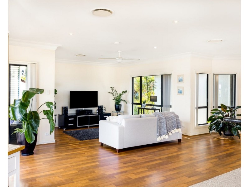 14 Pool Street, Hope Island QLD 4212