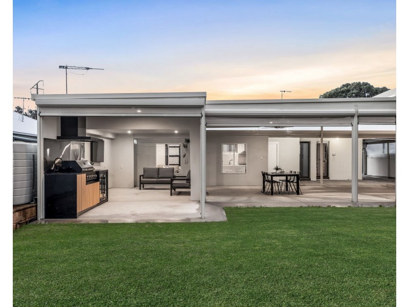 4 Woodland Road, Mitchell Park SA 5043