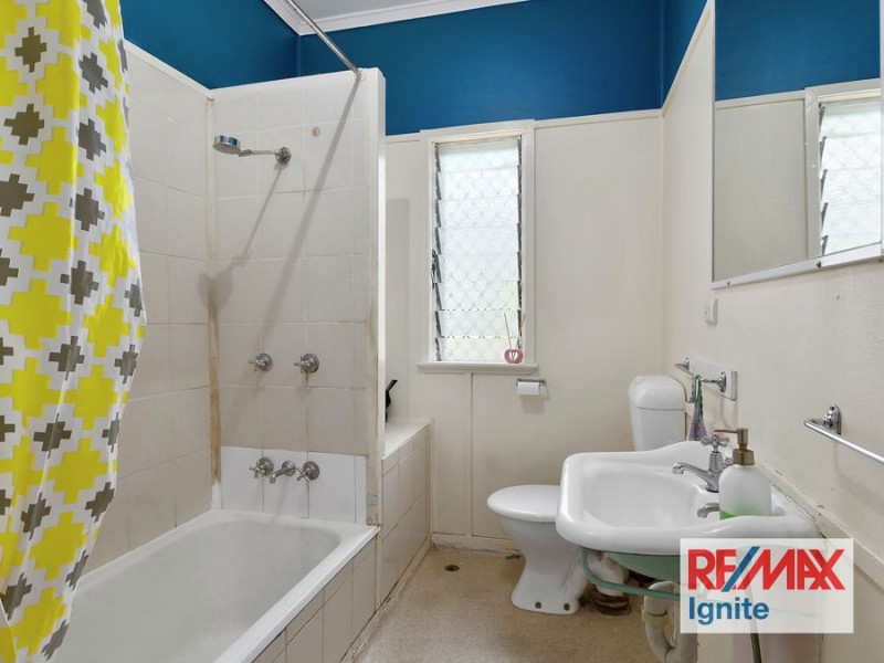 1 Crescent Street, Leichhardt QLD 4305