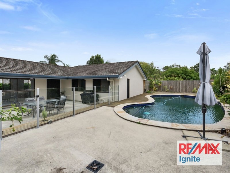 4 Reef Close, Jamboree Heights QLD 4074