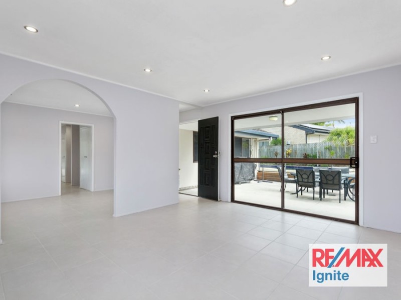 4 Reef Close, Jamboree Heights QLD 4074