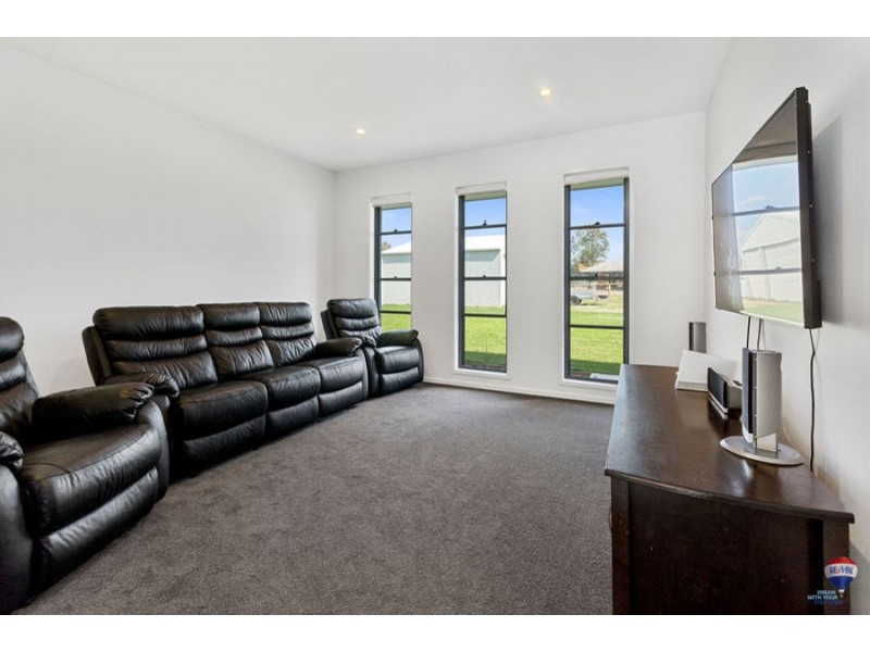 38 Baradine close, Karalee QLD 4306