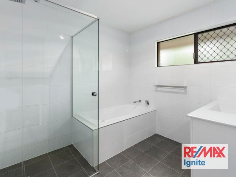 4 Reef Close, Jamboree Heights QLD 4074