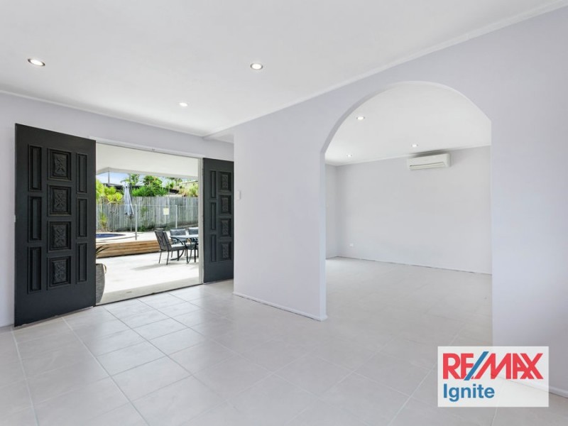 4 Reef Close, Jamboree Heights QLD 4074