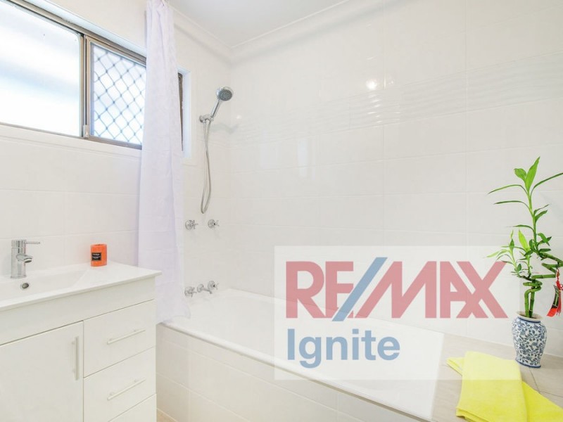 15 Hazelton Street, Riverhills QLD 4074