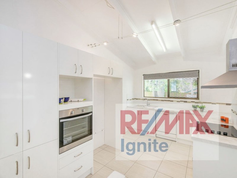 15 Hazelton Street, Riverhills QLD 4074