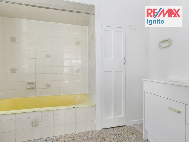 30 New Chum Road, Dinmore QLD 4303