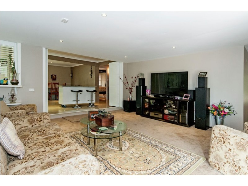 87 South Queensborough Parade, Karalee QLD 4306