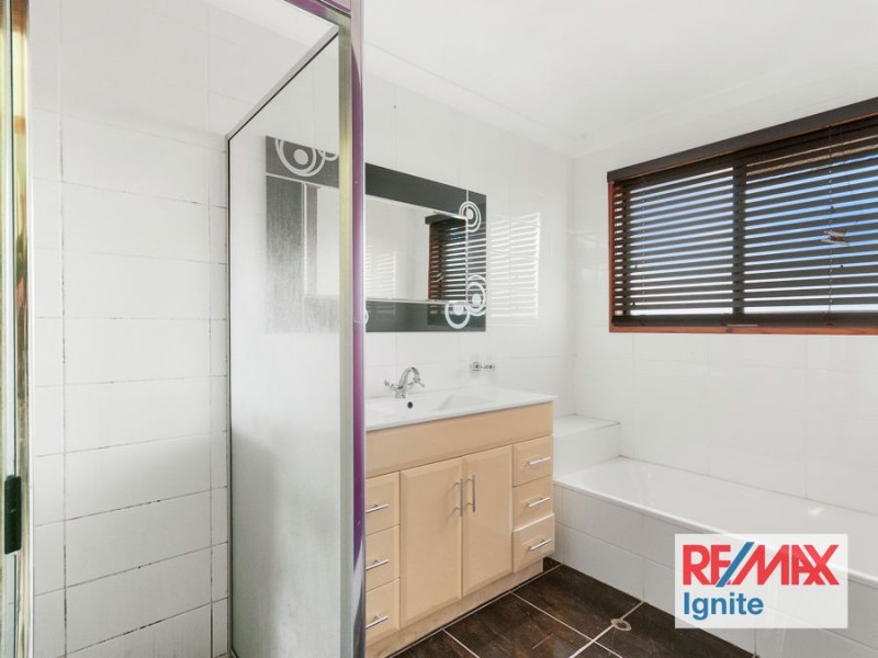 9 Trephina Close, Riverhills QLD 4074