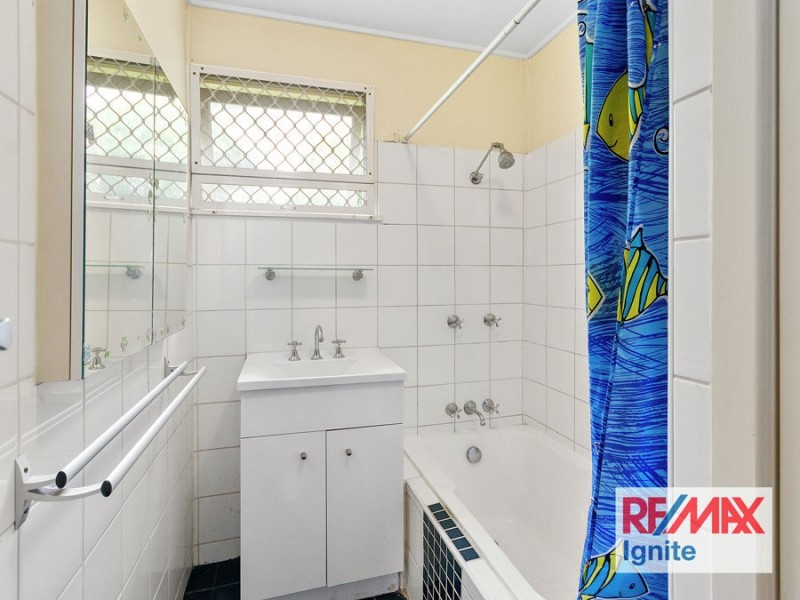 1 Cross Street, Raceview QLD 4305