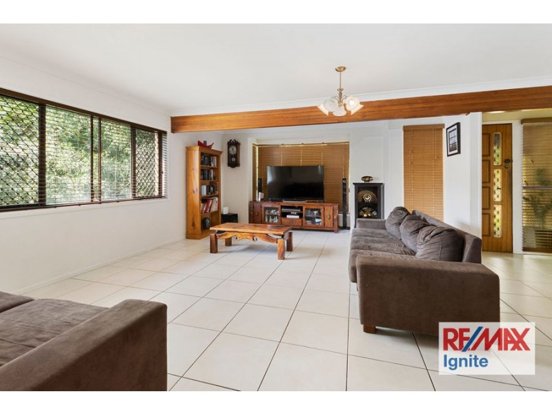 10 Edinglassie Street, Seventeen Mile Rocks QLD 4073