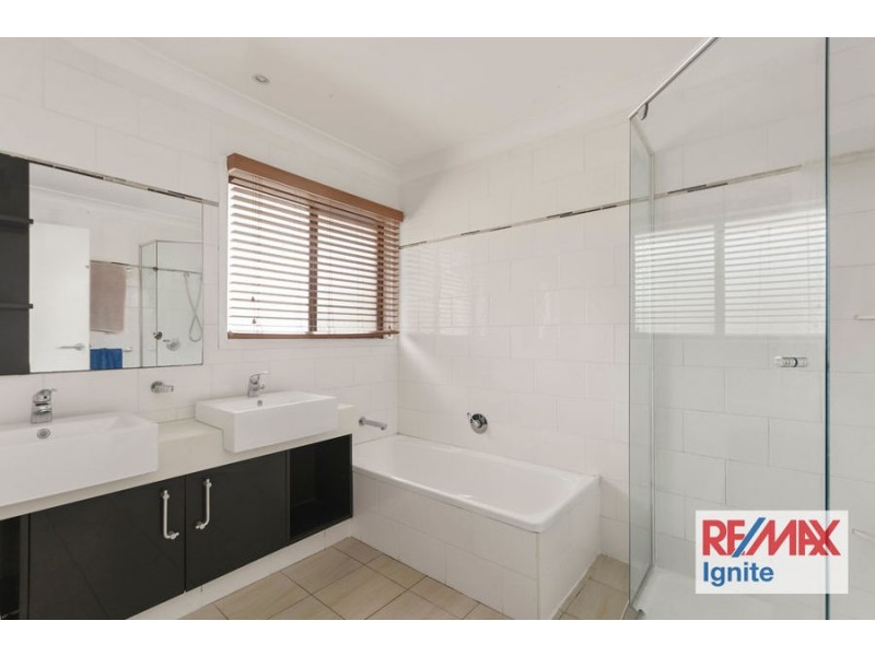 10 Edinglassie Street, Seventeen Mile Rocks QLD 4073