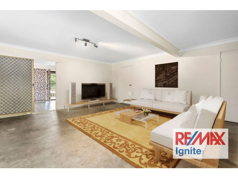 10 Edinglassie Street, Seventeen Mile Rocks QLD 4073
