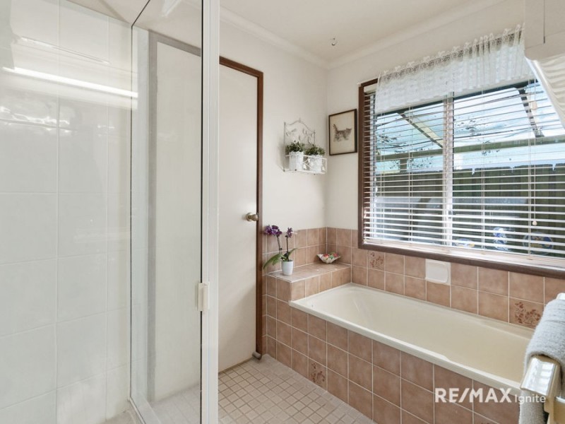 4 Koonawarra Court, Karana Downs QLD 4306