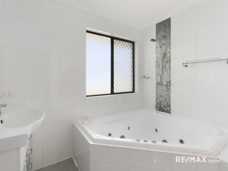 2 Tigris Street, Riverhills QLD 4074