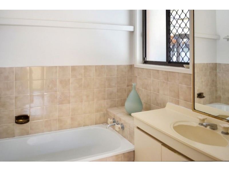 24 Loddon Street, Riverhills QLD 4074