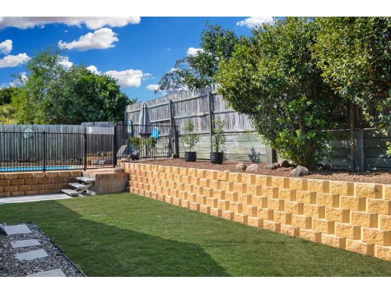 24 Loddon Street, Riverhills QLD 4074