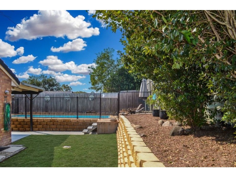 24 Loddon Street, Riverhills QLD 4074