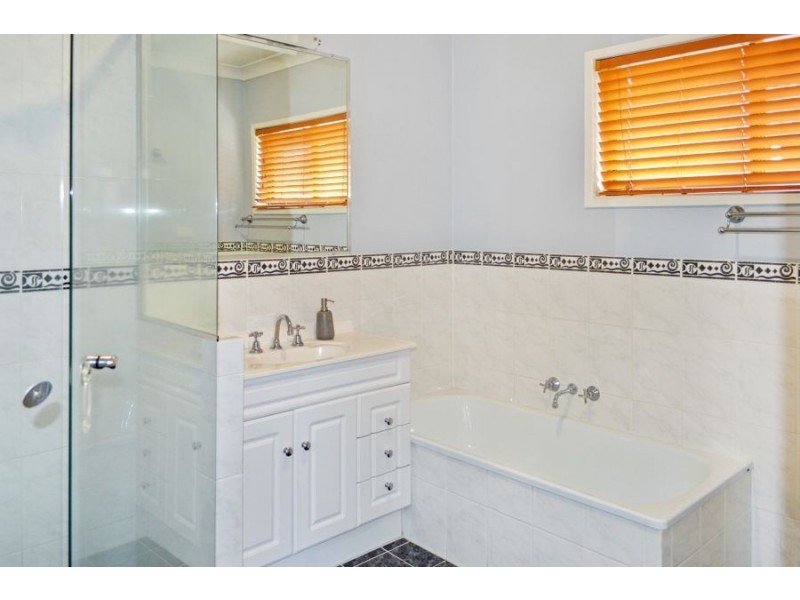 86 Hazelton Street, Riverhills QLD 4074