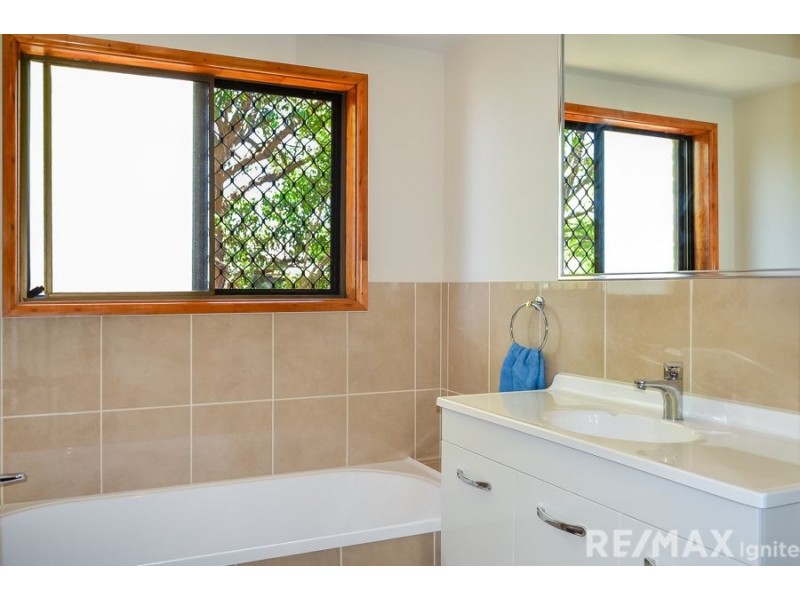 31 Loddon St, Riverhills QLD 4074