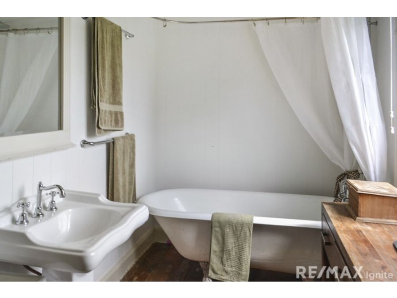 38 Cribb Street, Sadliers Crossing QLD 4305