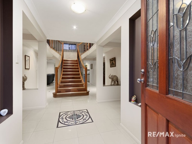 9 Chevron Close, Forest Lake QLD 4078