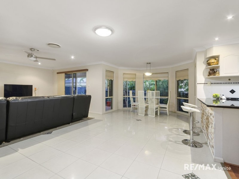 9 Chevron Close, Forest Lake QLD 4078