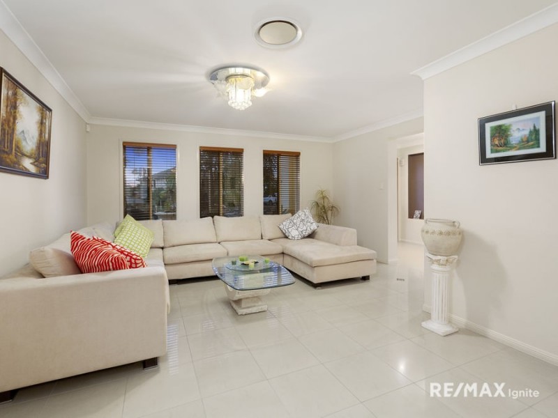 9 Chevron Close, Forest Lake QLD 4078