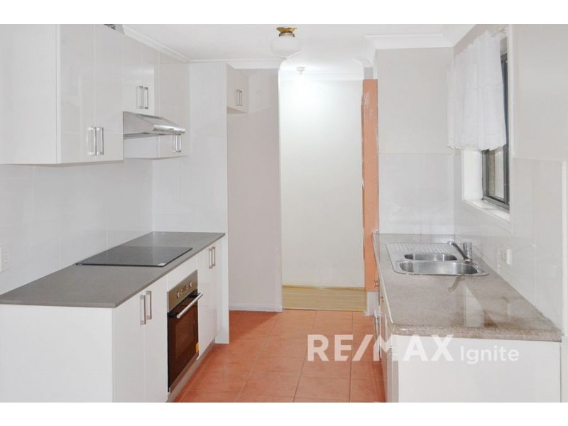 52 PALUNA STREET, Riverhills QLD 4074