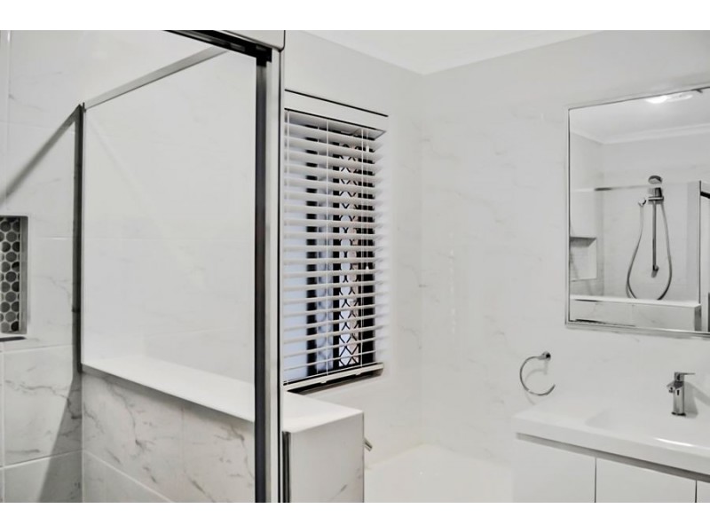 33 Estate Rd, Middle Park QLD 4074