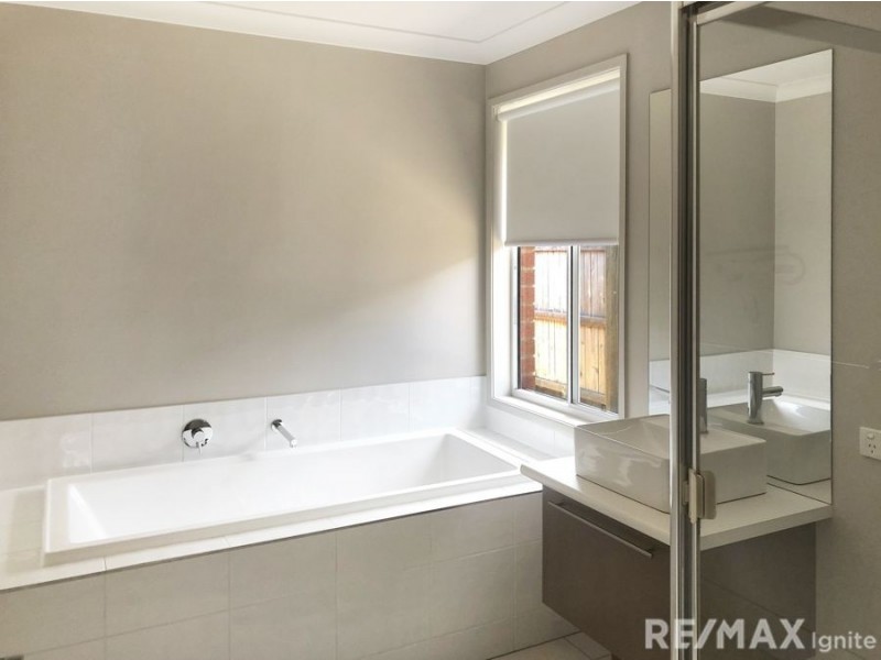 59 Valentine Circuit, Augustine Heights QLD 4300