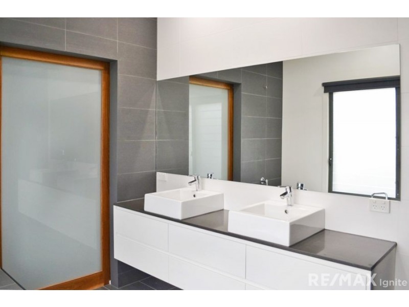 Mount Ommaney QLD 4074