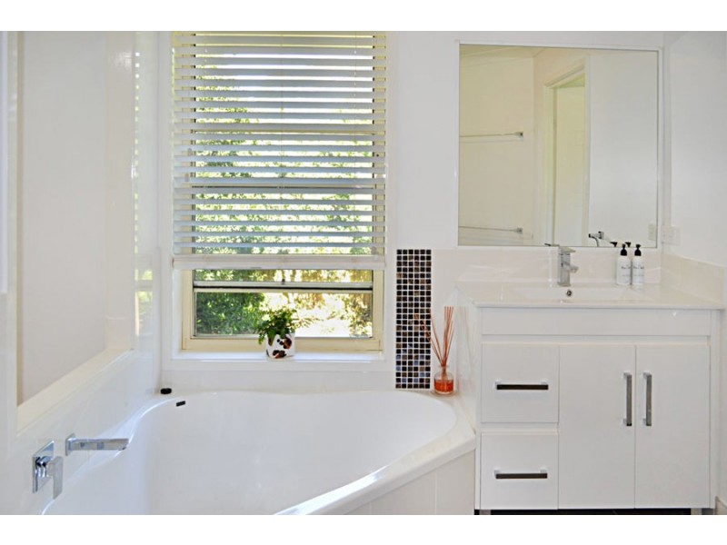 475 Westlake Drive, Riverhills QLD 4074