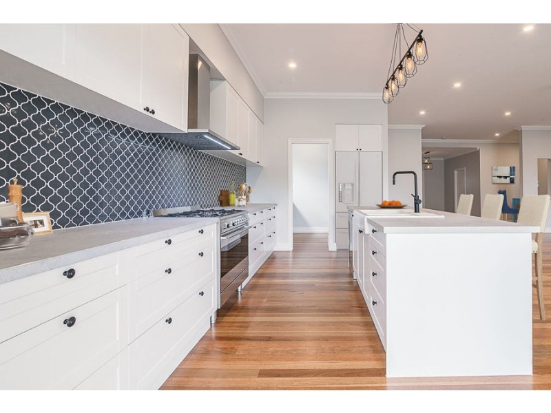 26 GREENHAM STREET, Raceview QLD 4305