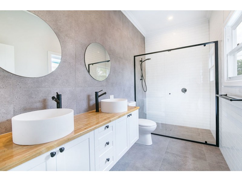 26 GREENHAM STREET, Raceview QLD 4305