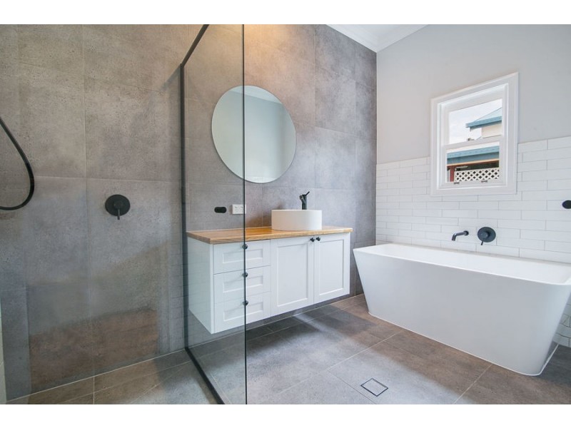 26 GREENHAM STREET, Raceview QLD 4305