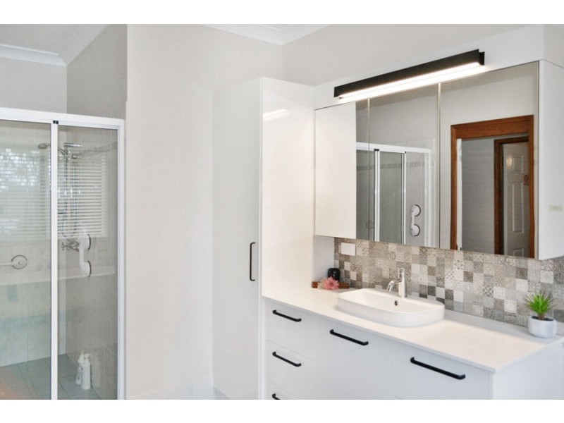 17 LANSDOWNE WAY, Chuwar QLD 4306