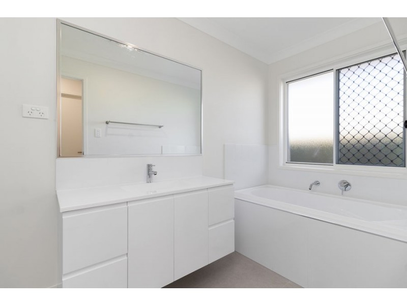 12 Hereford Rd, Greenbank QLD 4124