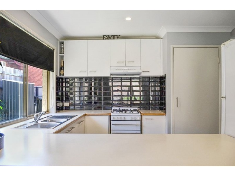 5 WARBURTON CLOSE, Forest Lake QLD 4078