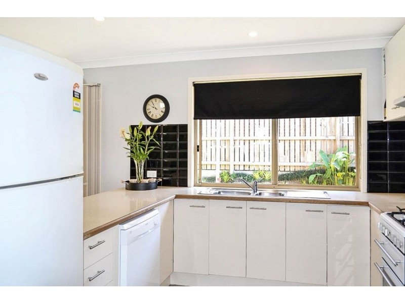 5 WARBURTON CLOSE, Forest Lake QLD 4078