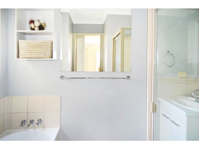 5 WARBURTON CLOSE, Forest Lake QLD 4078