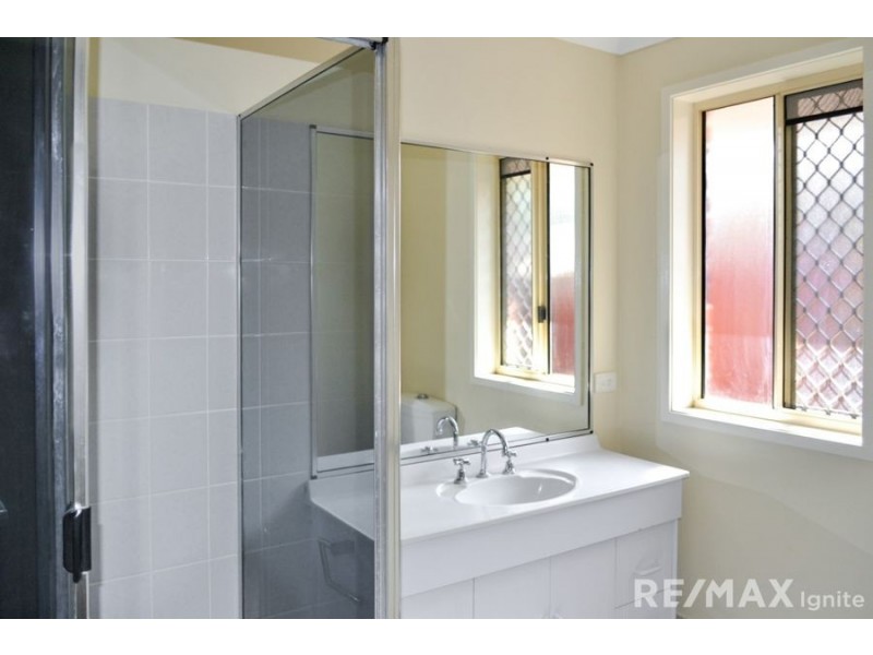 7 PARKWOOD PL, Middle Park QLD 4074