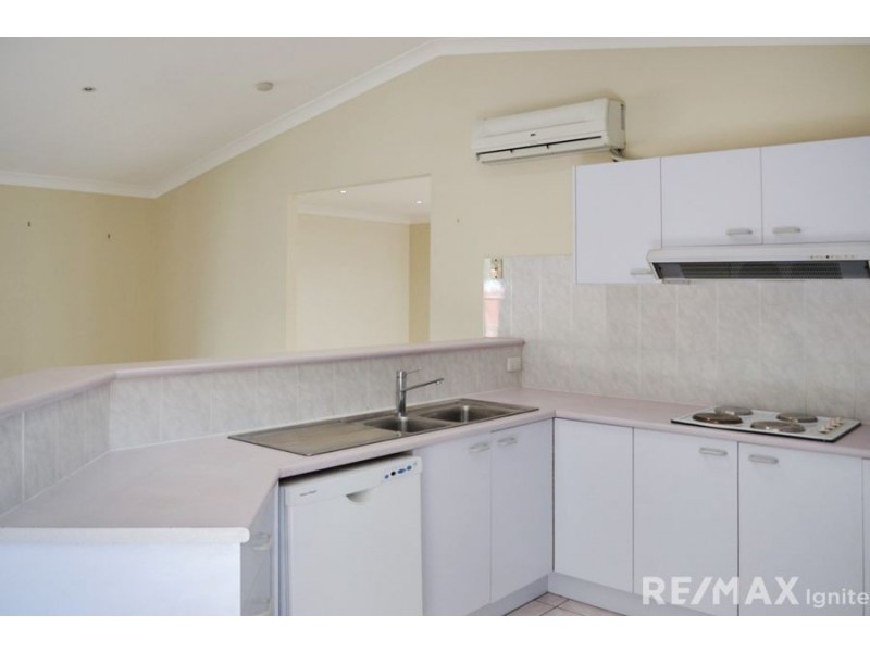 7 PARKWOOD PL, Middle Park QLD 4074